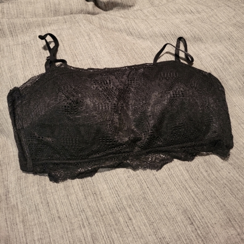 NWT Black lace bralette padded with adjustable back